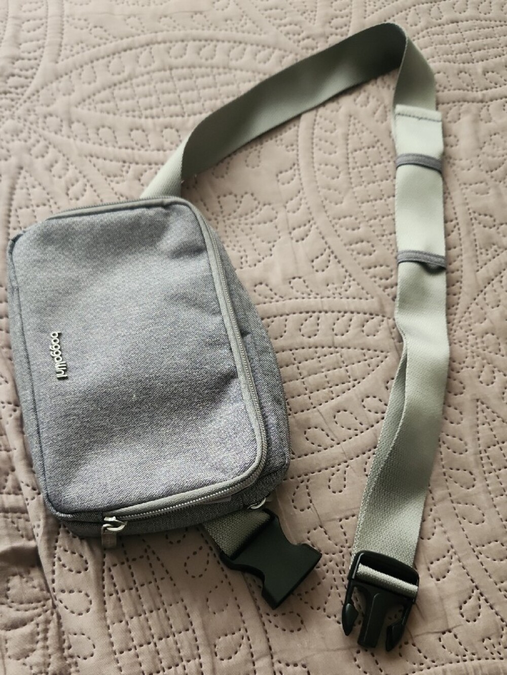 Baggallini Modern Belt Bag with Adjustable Strap - Picture 2 of 7